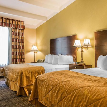 Clarion Hotel & Suites Hamden-New Haven Dış mekan fotoğraf