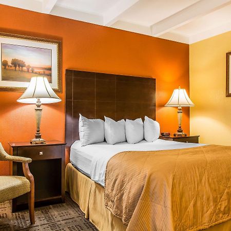 Clarion Hotel & Suites Hamden-New Haven Dış mekan fotoğraf