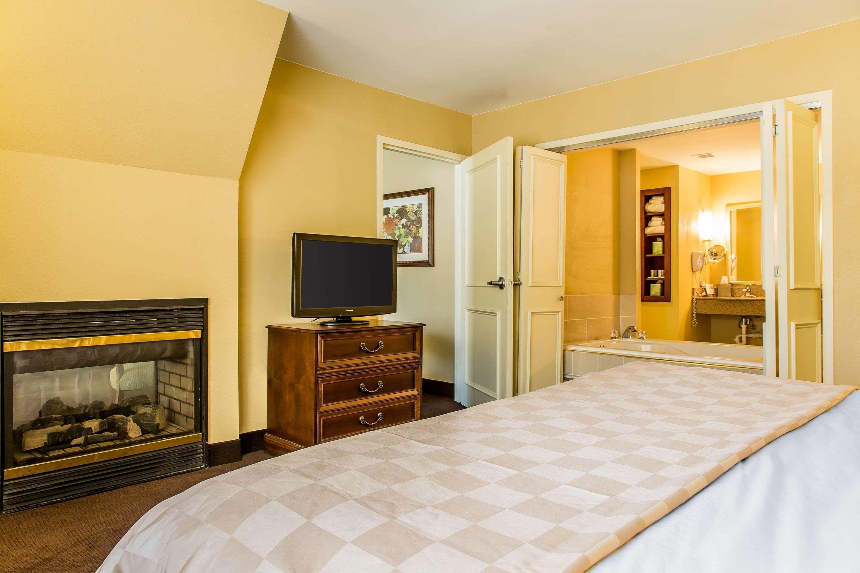 Clarion Hotel & Suites Hamden-New Haven Dış mekan fotoğraf