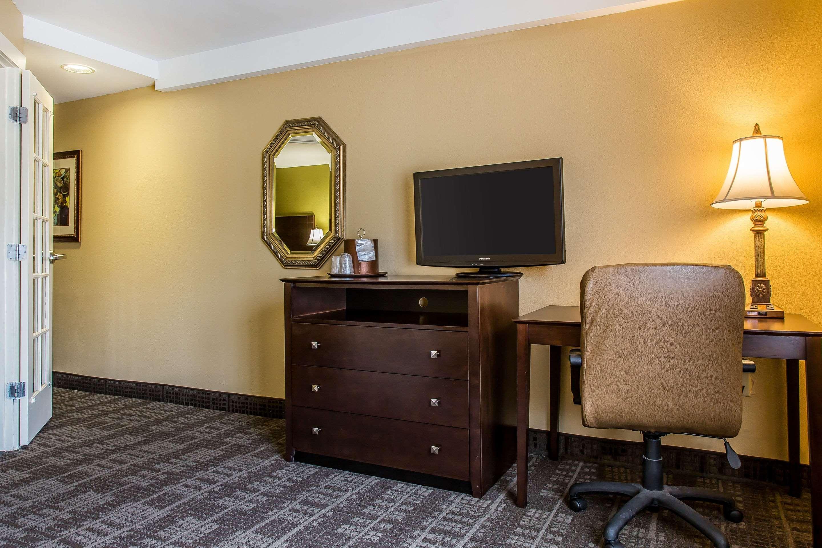 Clarion Hotel & Suites Hamden-New Haven Dış mekan fotoğraf