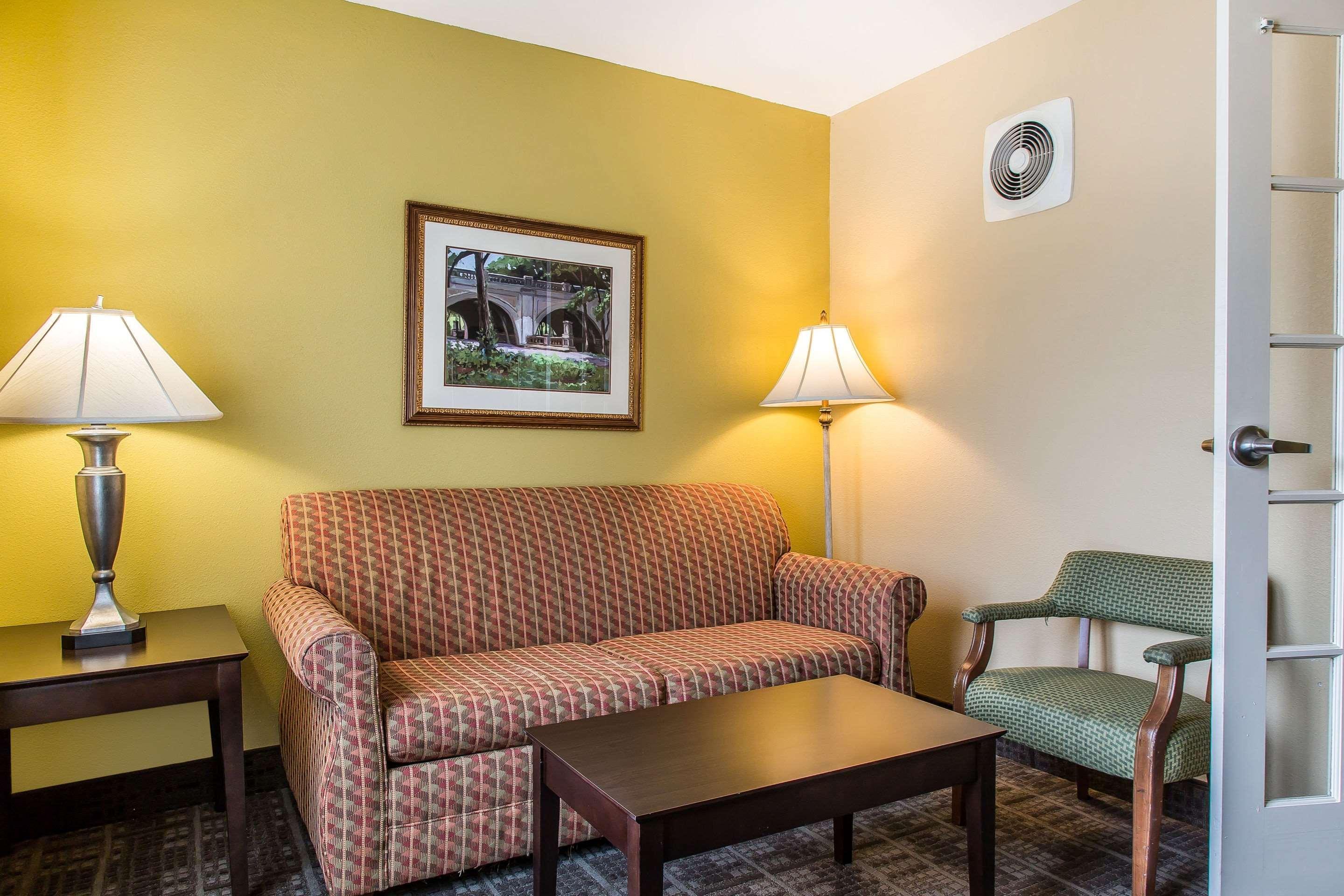 Clarion Hotel & Suites Hamden-New Haven Dış mekan fotoğraf