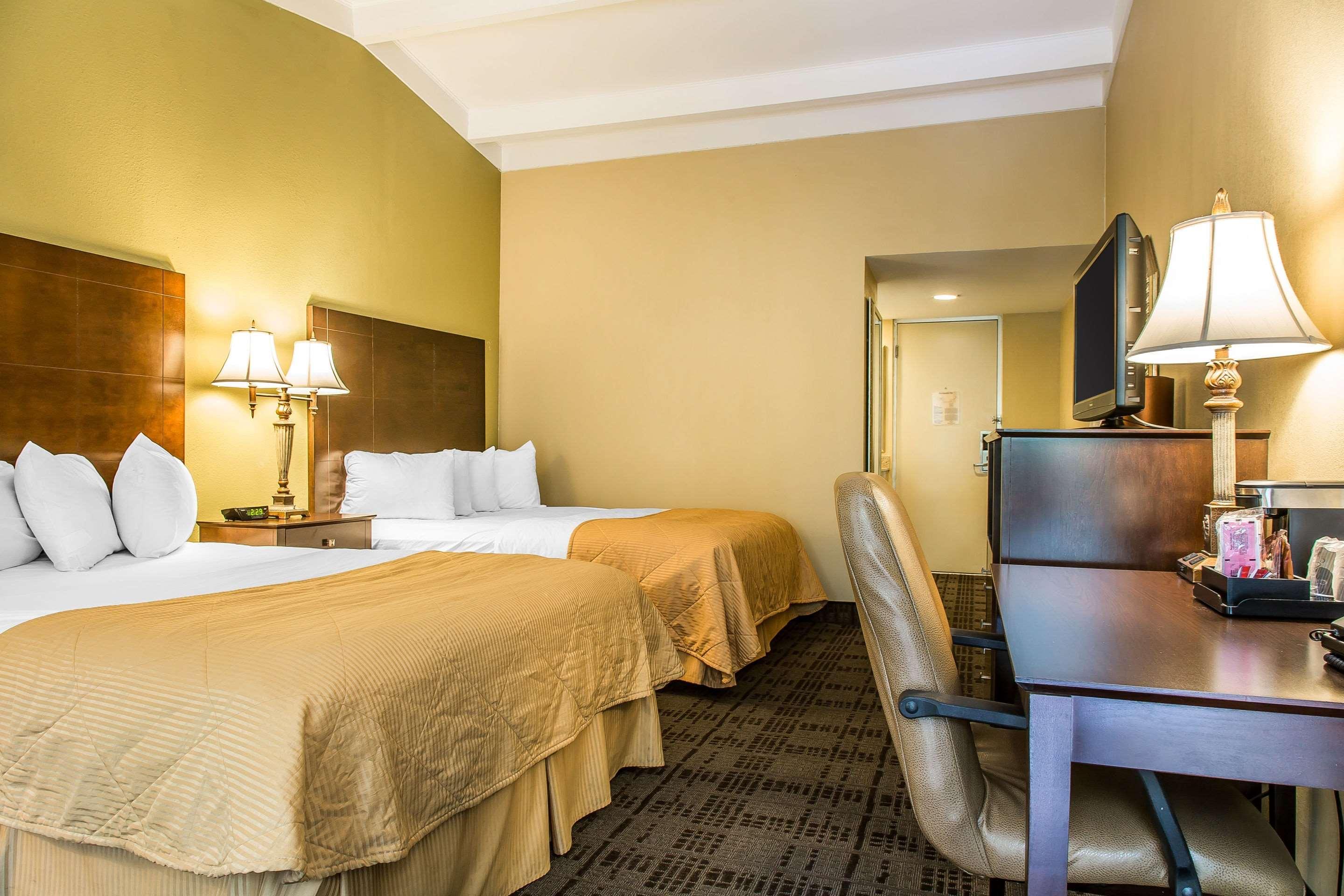 Clarion Hotel & Suites Hamden-New Haven Dış mekan fotoğraf