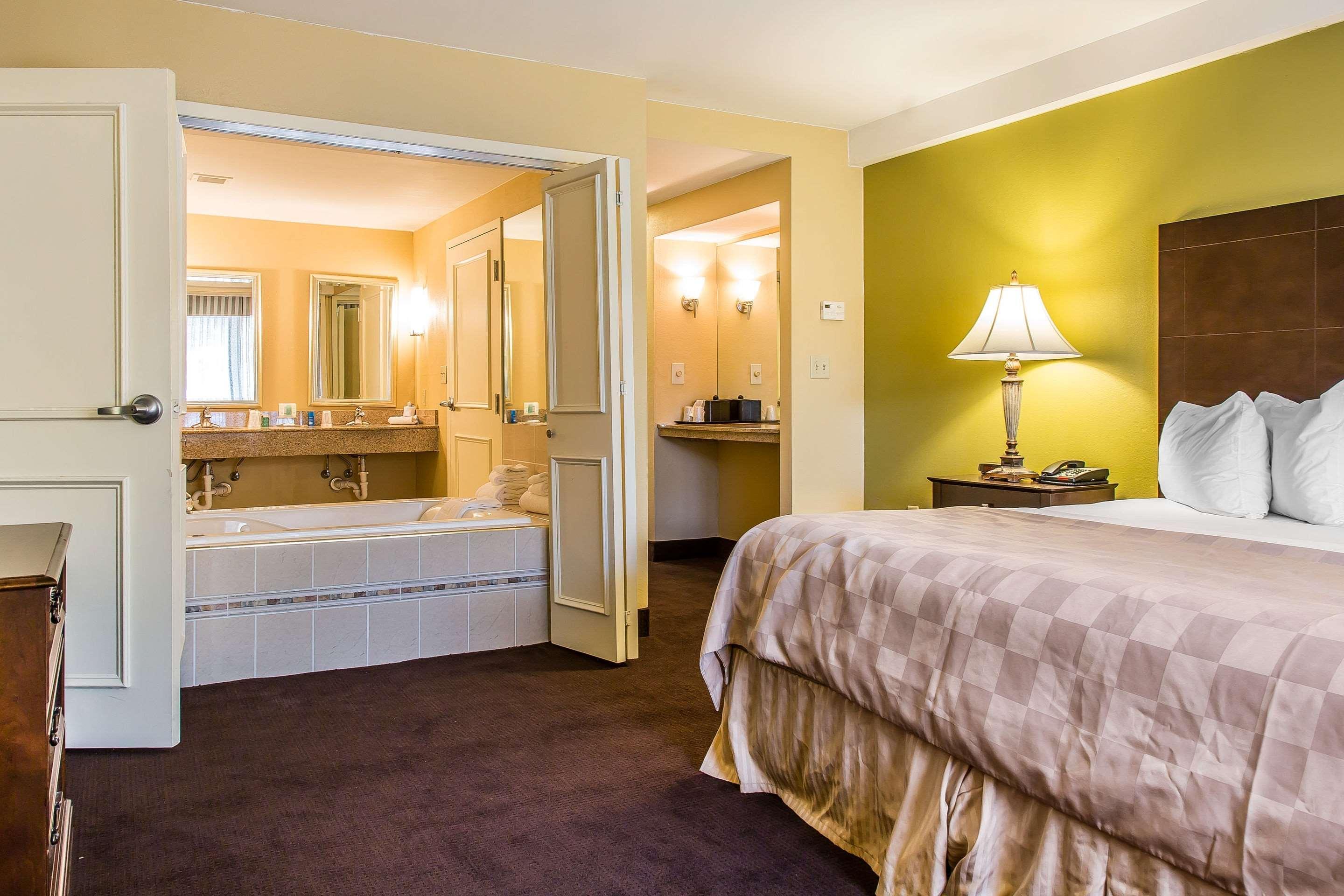 Clarion Hotel & Suites Hamden-New Haven Dış mekan fotoğraf