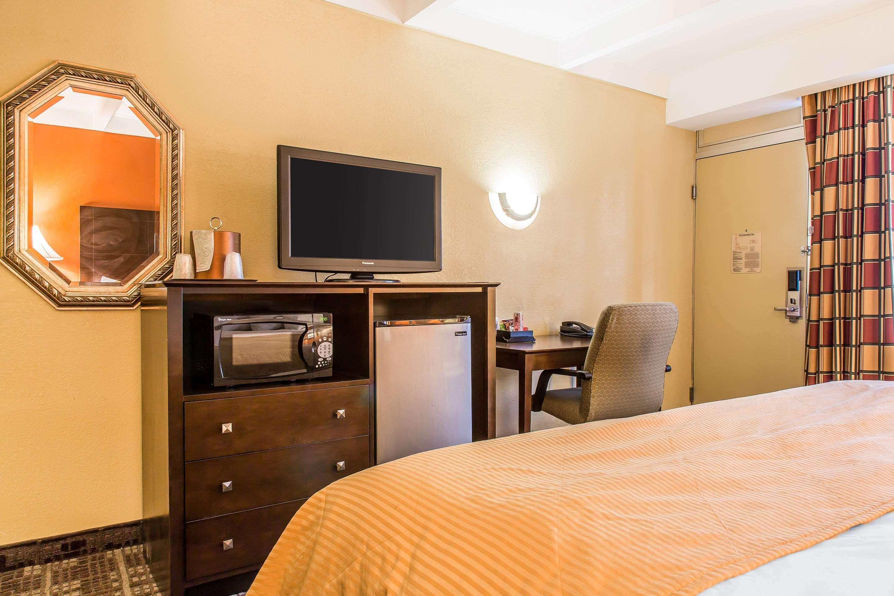 Clarion Hotel & Suites Hamden-New Haven Dış mekan fotoğraf