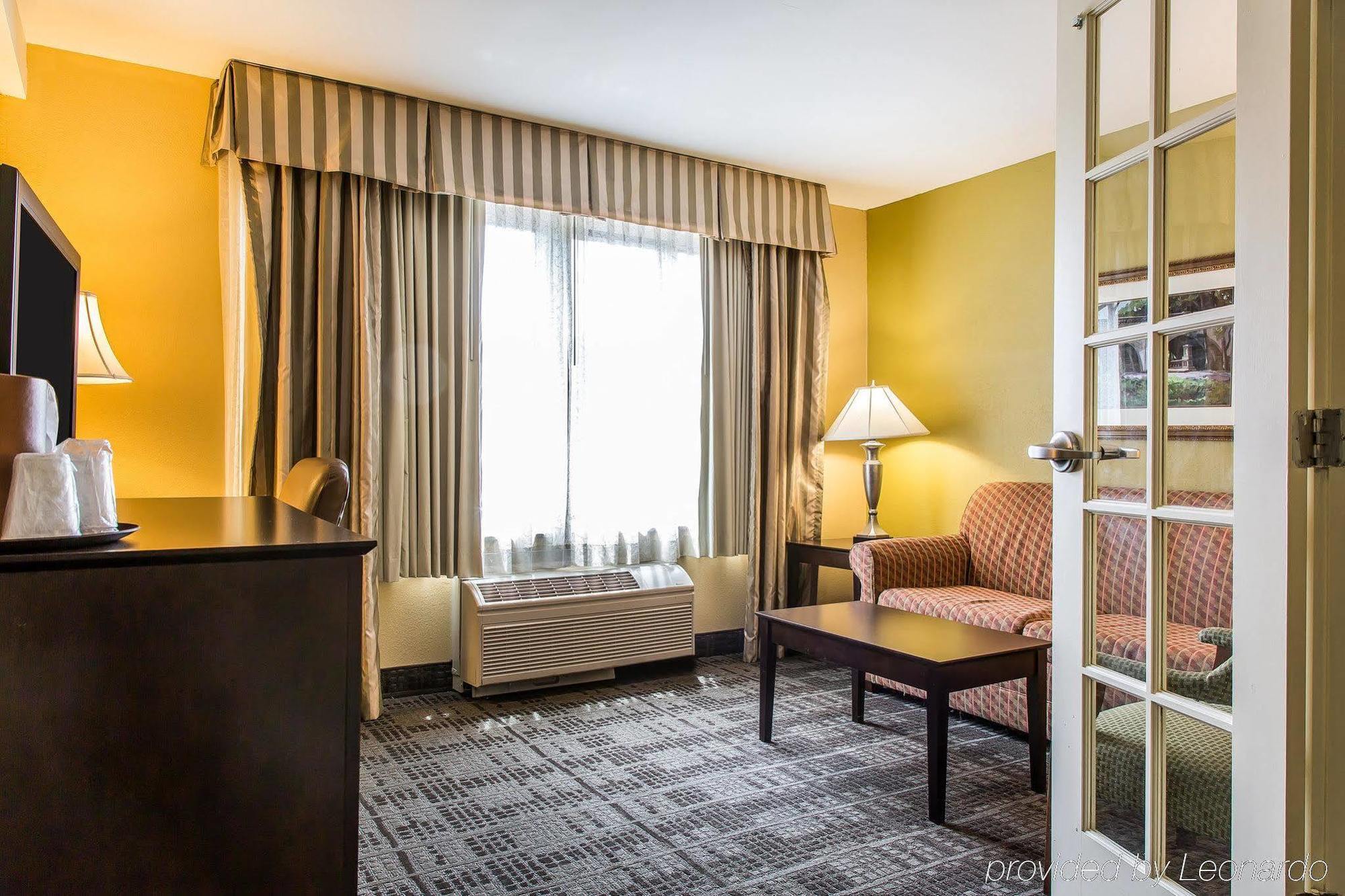 Clarion Hotel & Suites Hamden-New Haven Dış mekan fotoğraf